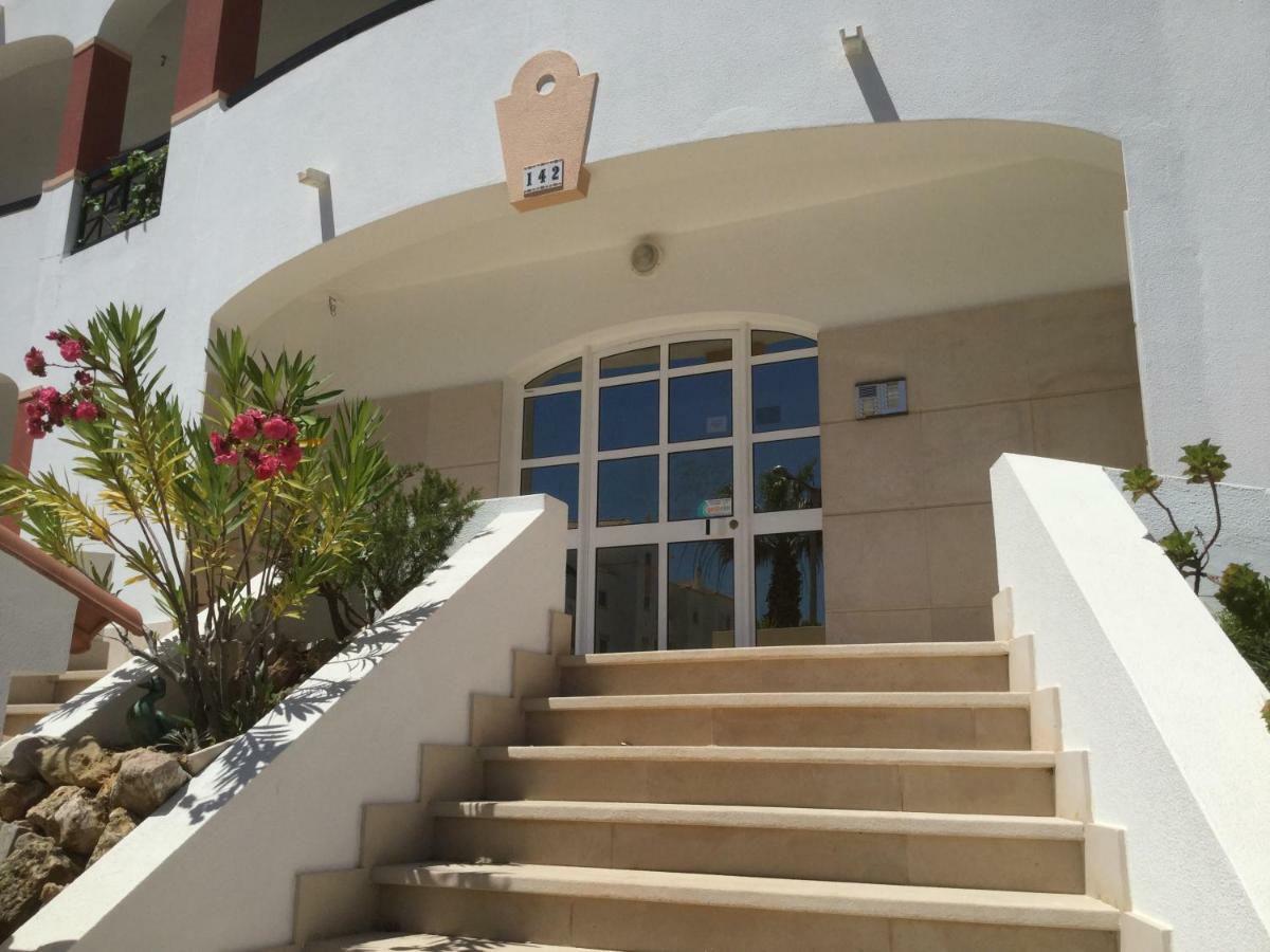 Olinda'S 2 Bedroom Apartment Lagos Exterior photo
